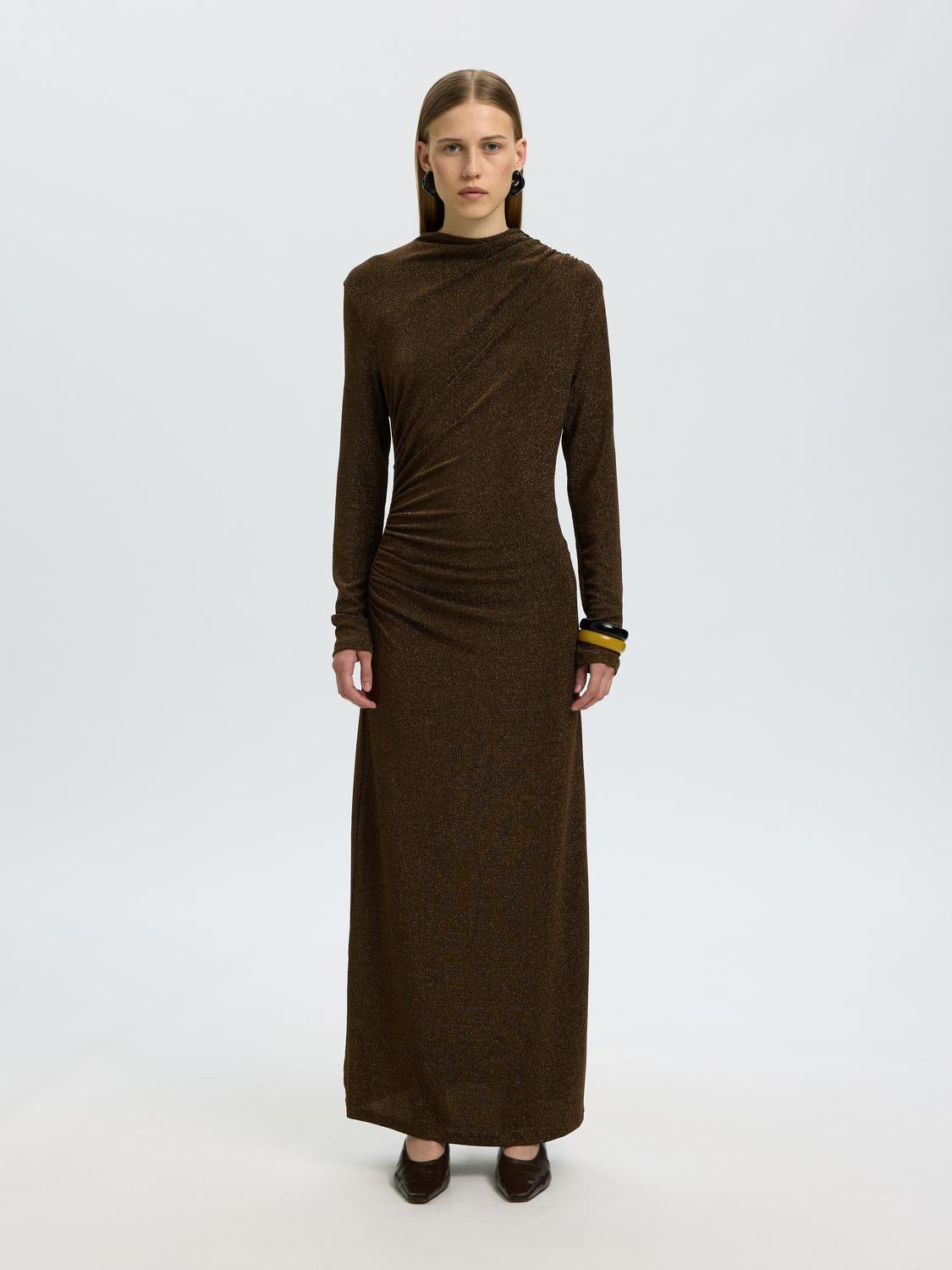 model_shot-front